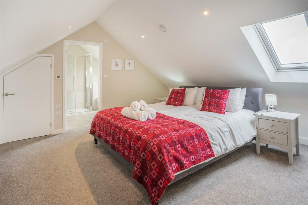 8508933-interior21.jpg