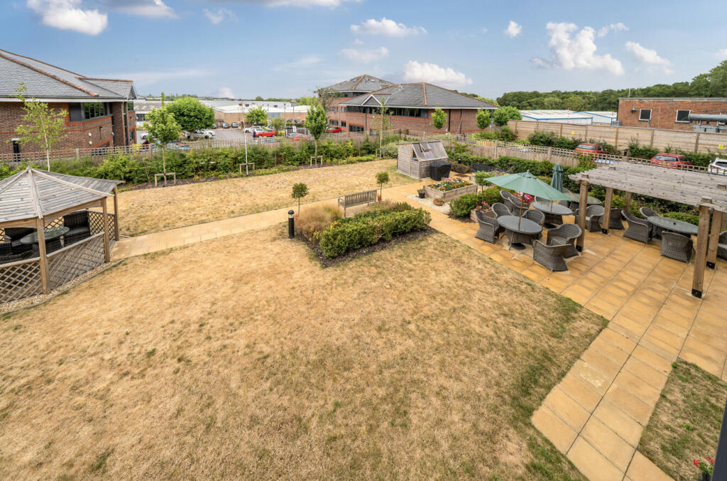 1317952-4-68762ce...