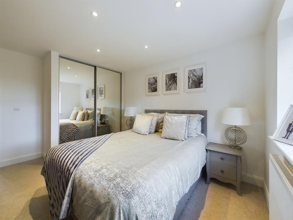 CAM04024G0-PR0010-STILL021