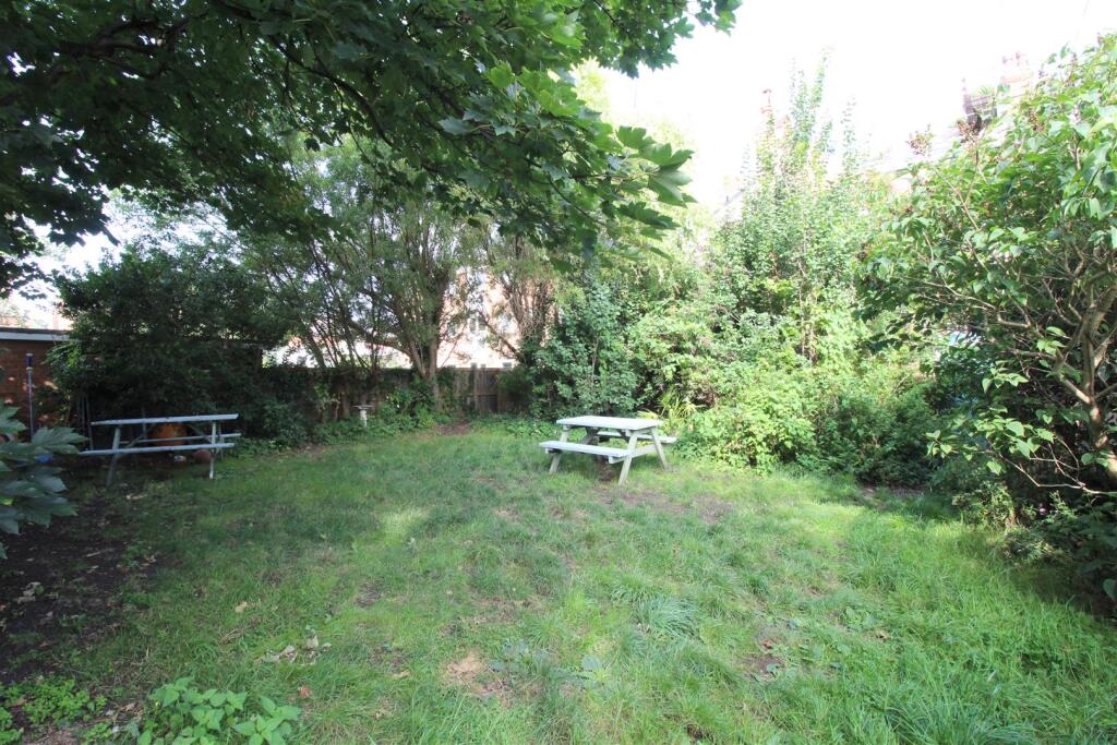 Hove Road, 10 - Communal garden 3.JPG