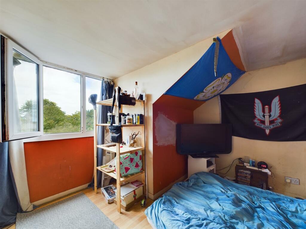 Bedroom: