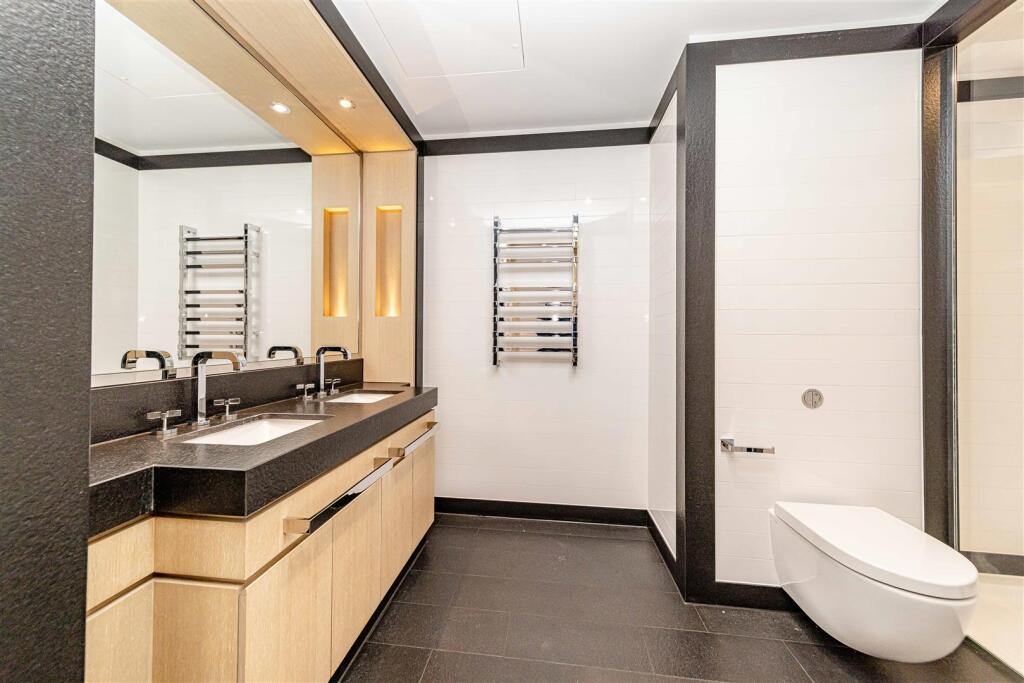 En-suite Bathroom.jpg