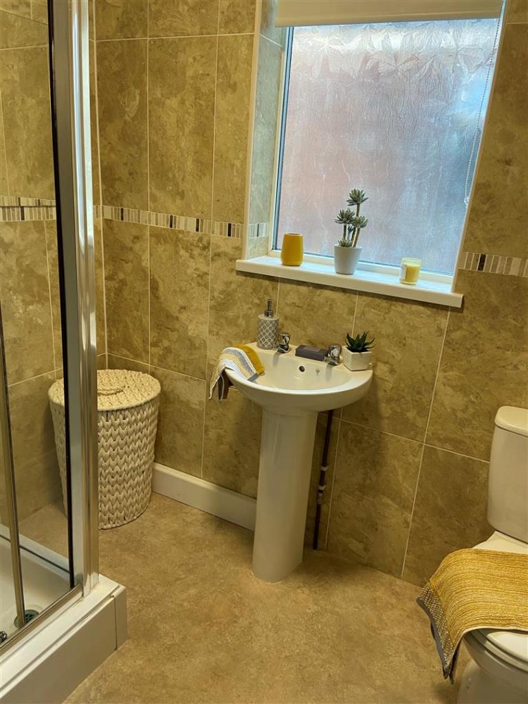 Bathroom 2.1.JPG