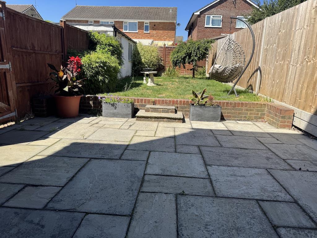 19 - Patio.jpg