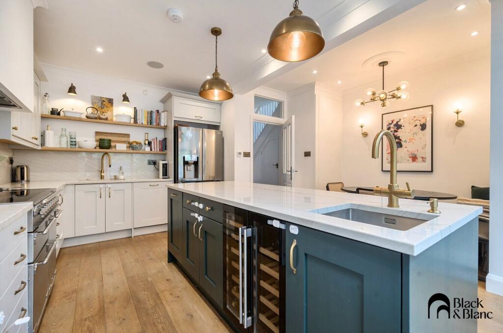 Kitchen/ Dining