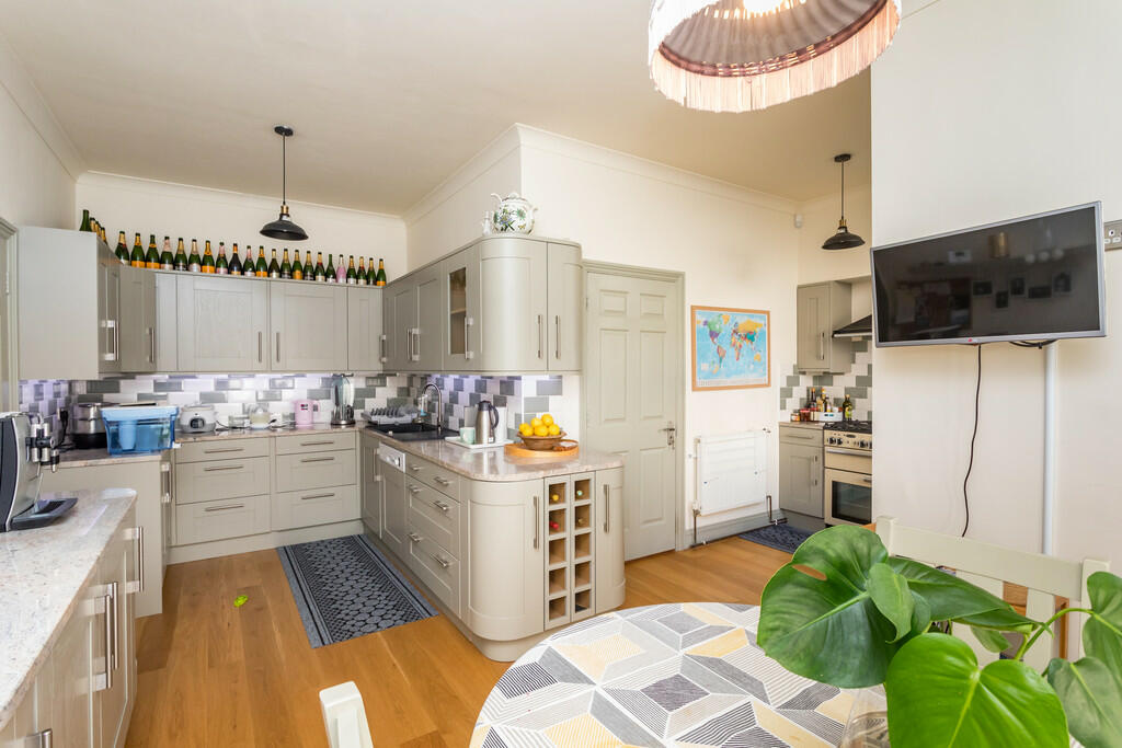 Trafalgar Gate 15...