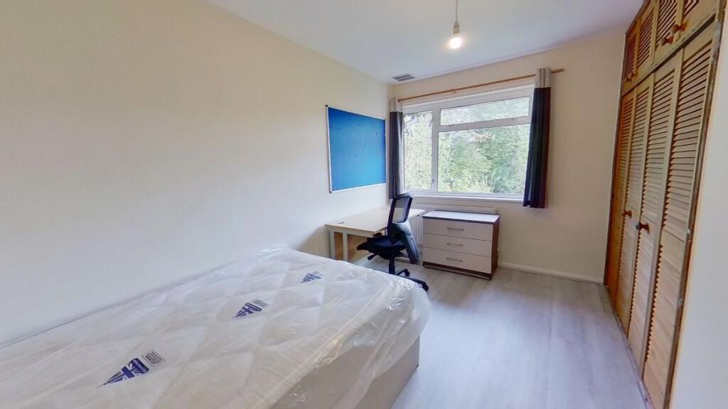 Guildford Park Avenue, Guildford, GU2 7NJ