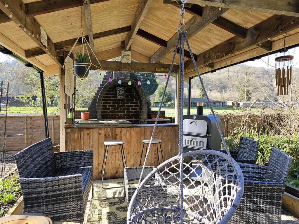 Pergola Bar