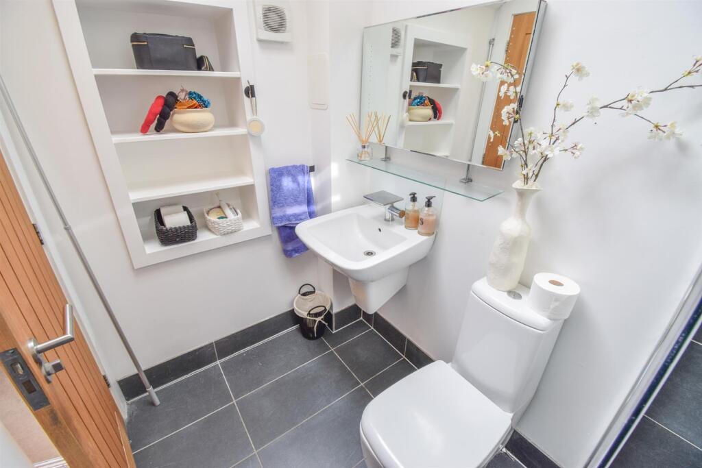 BEDROOM TWO EN-SUITE SHOWER ROOM (2)-2.jpg