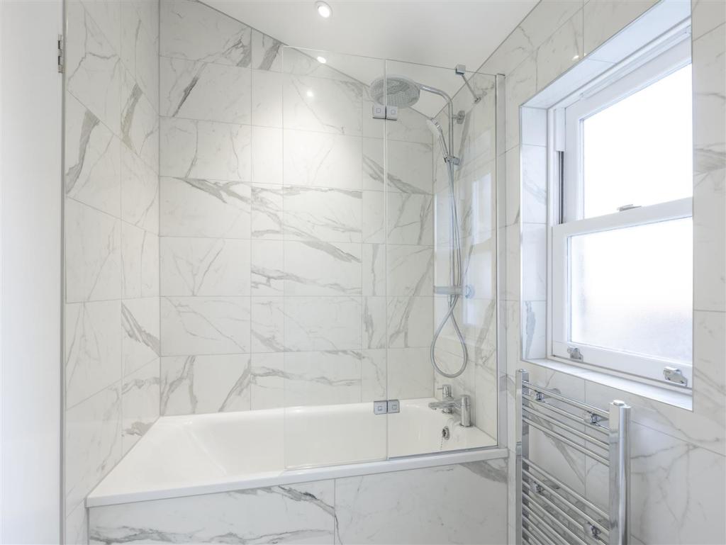 Bathroom_1.jpg