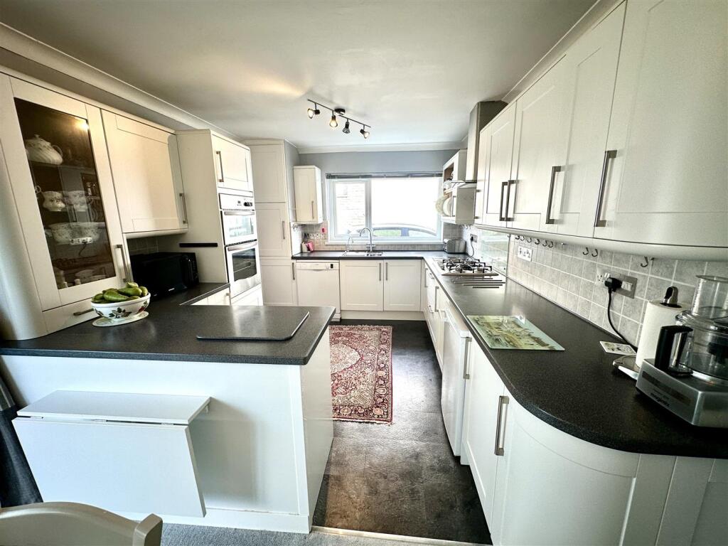 KITCHEN/BREAKFAST/DINING ROOM
