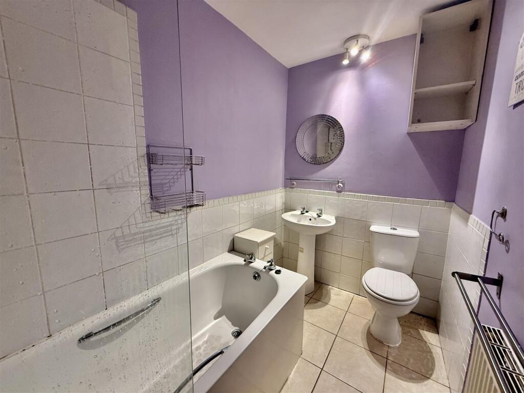 BATHROOM 81A