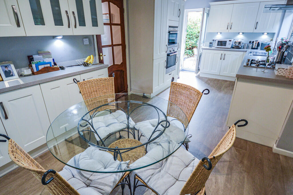 Kitchen/Breakfast...