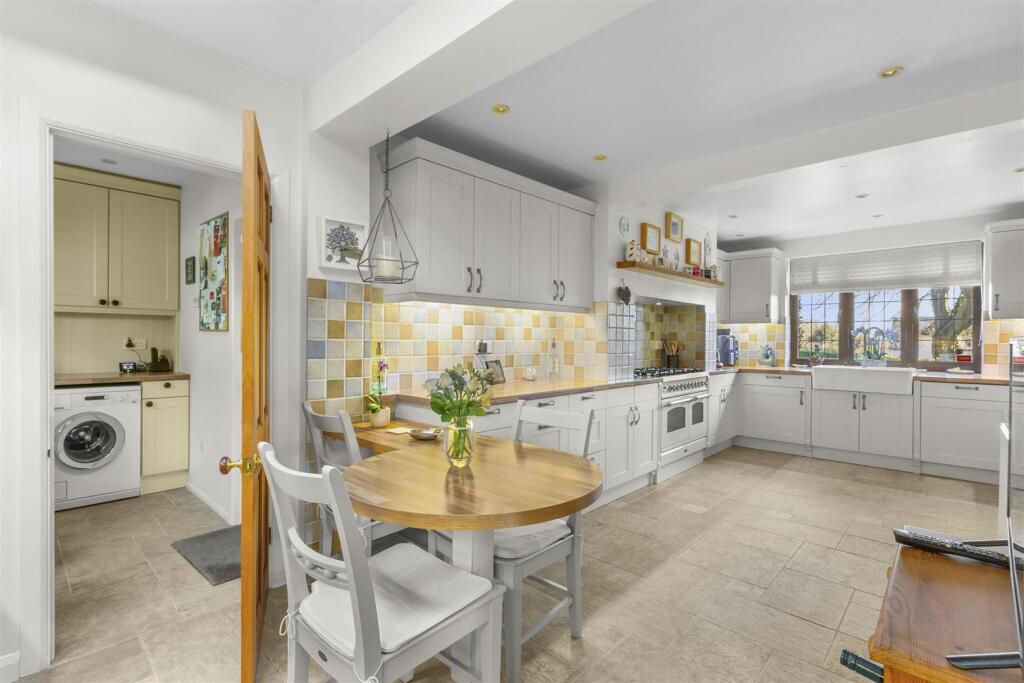 15 Pretoria Rd, HP13 6QW-15.jpg