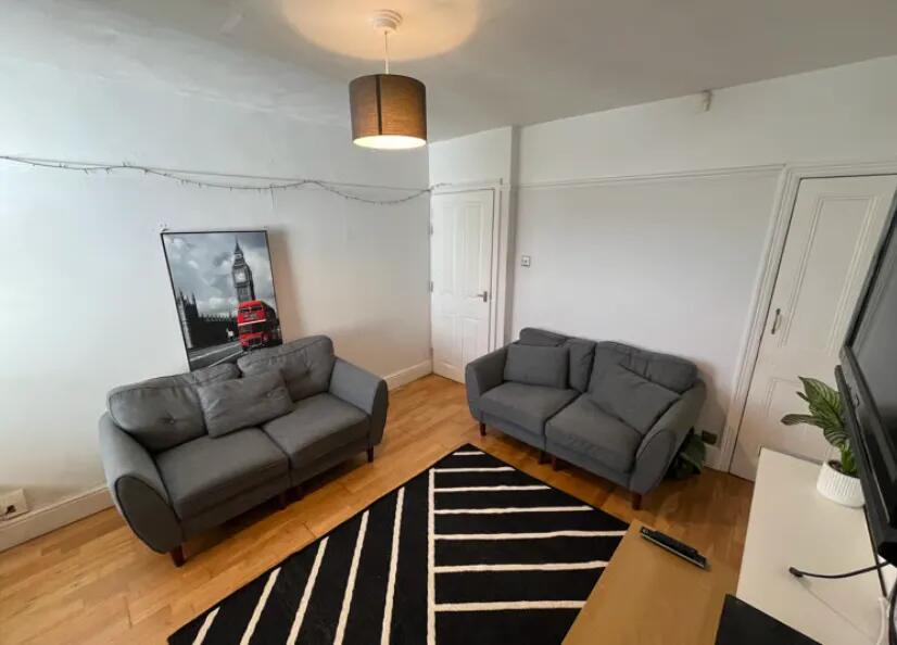 st-nicholas-street,-bills-inclusive---3-bedroom,-1-bathroom-image-7.jpg