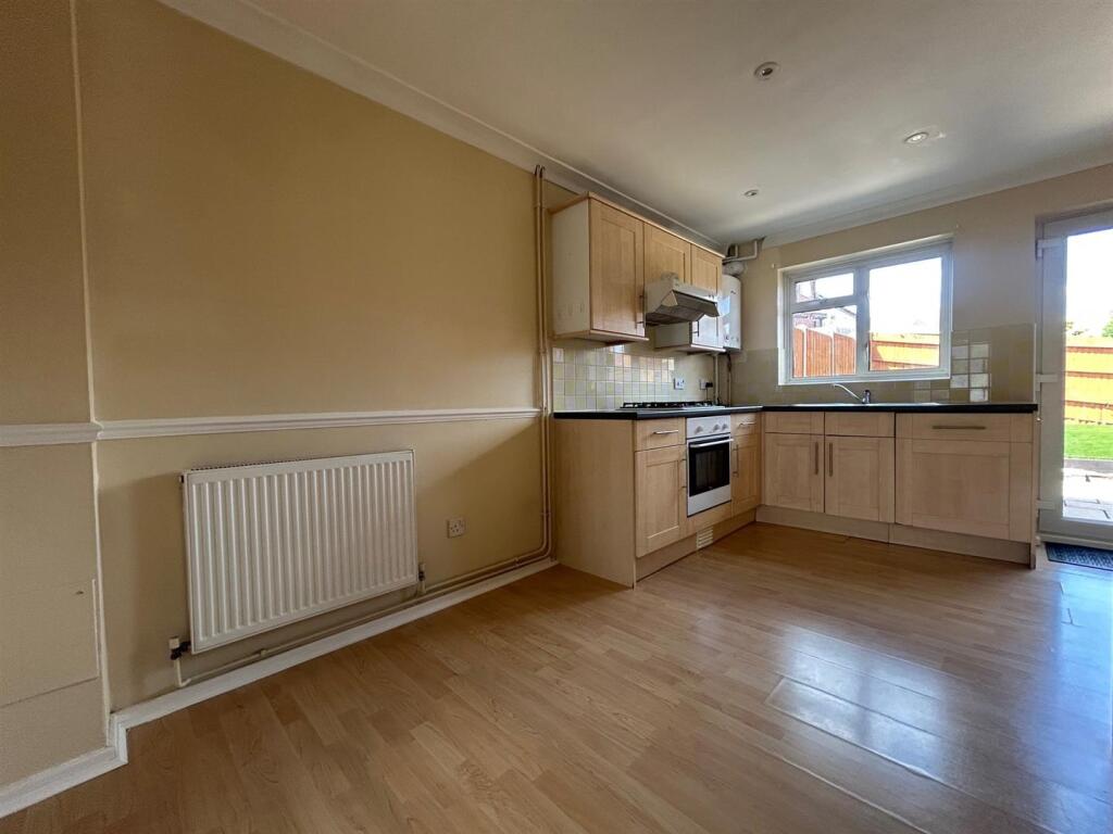 Kitchen 1.jpg