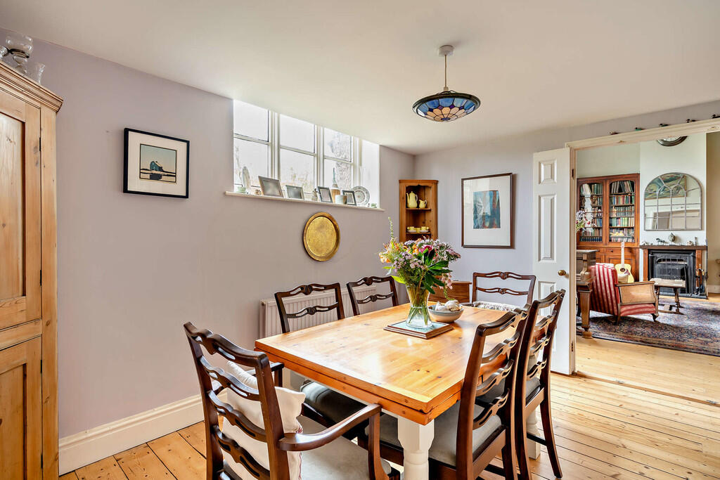 8642411-interior0...