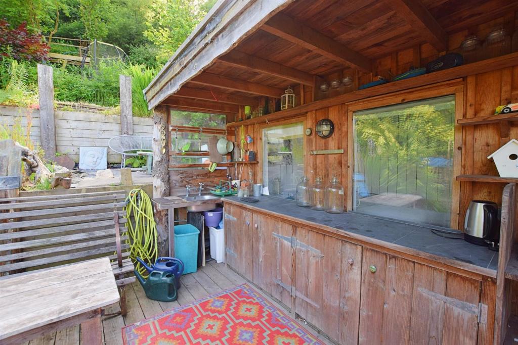 Outdoor Kitchen