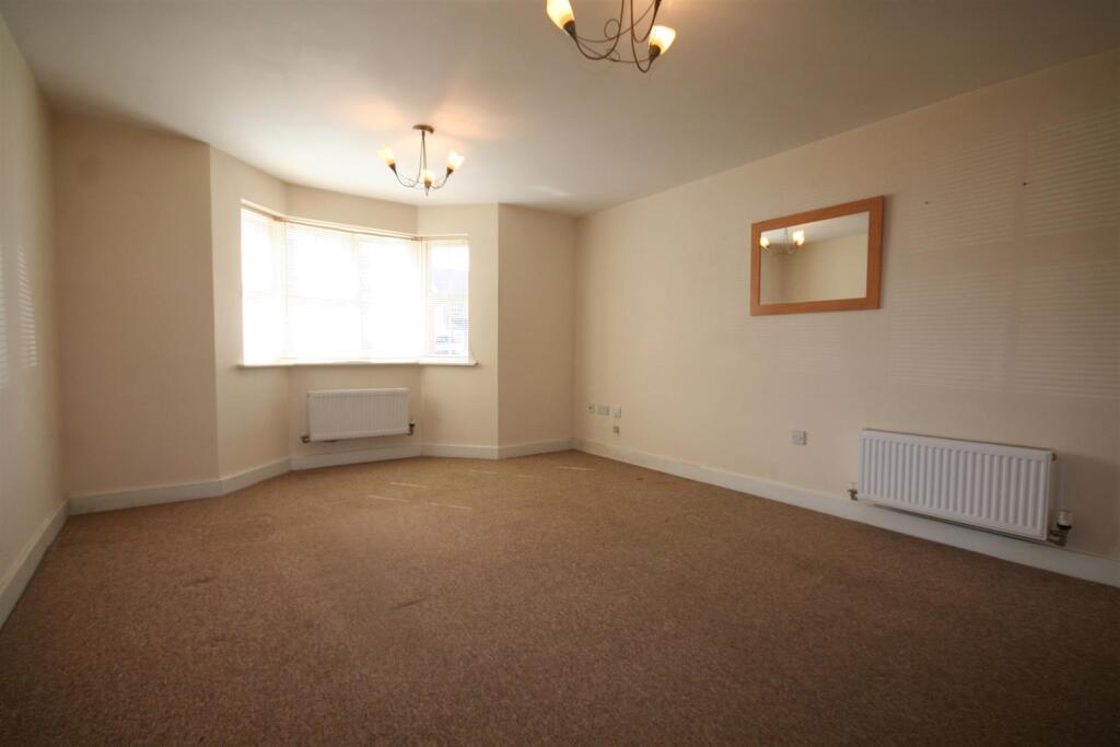 Saxon Court 7 Lounge1.JPG