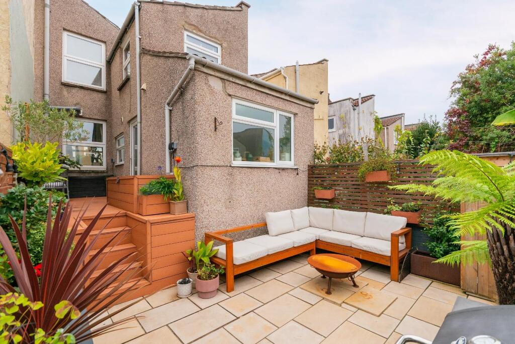 7W0STN - External E.jpg