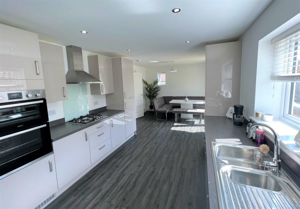 Kitchen Dining B.JPG