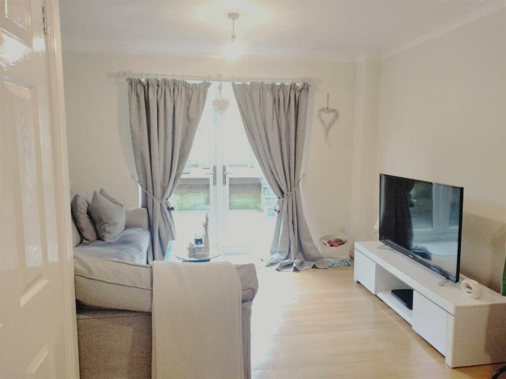 9 cae nant gpch lounge.jpg