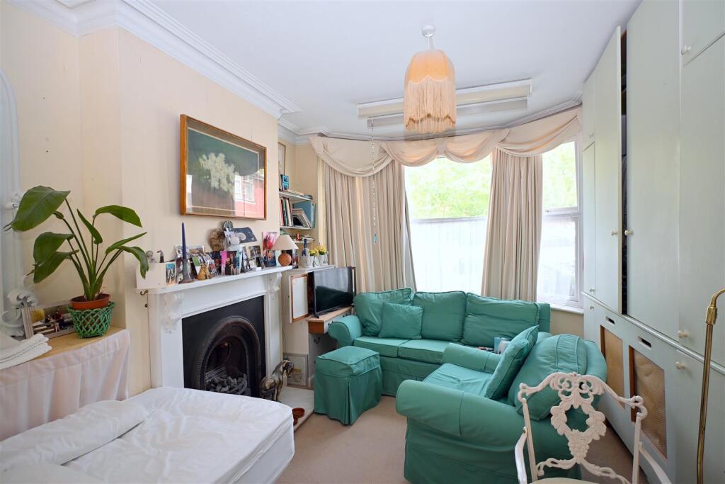 Sitting/Dining Room
