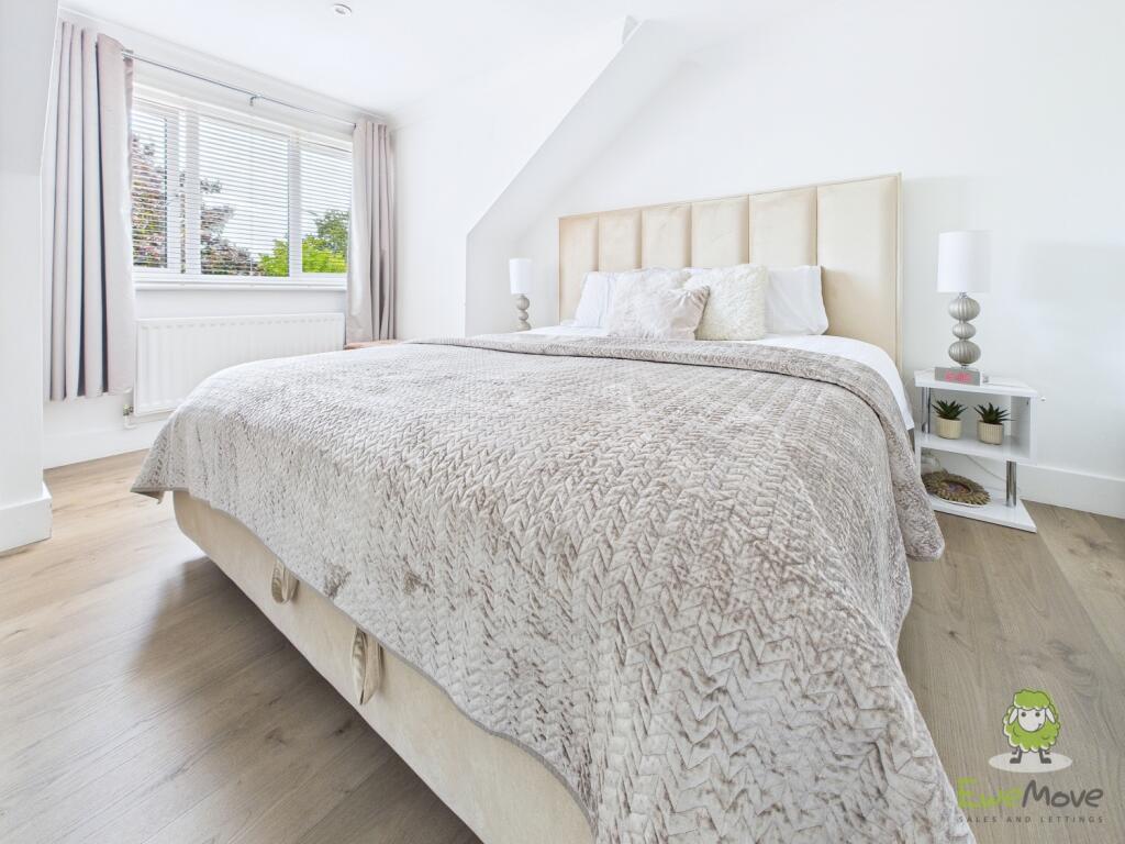 CAM01543G0-PR0142-STILL045