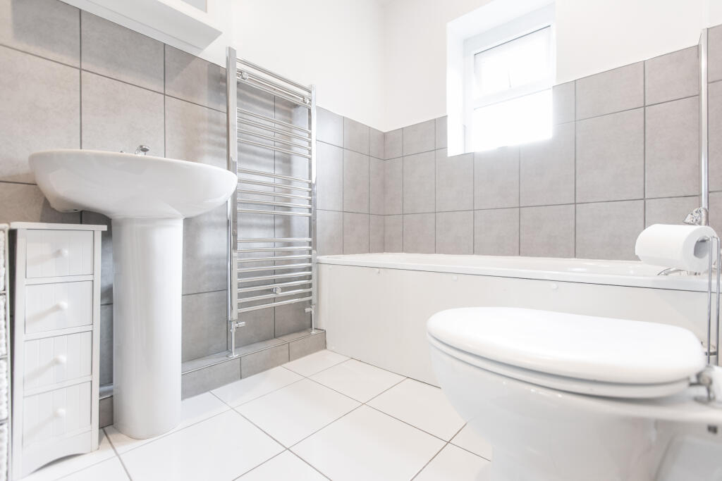 Modern Bath / Shower