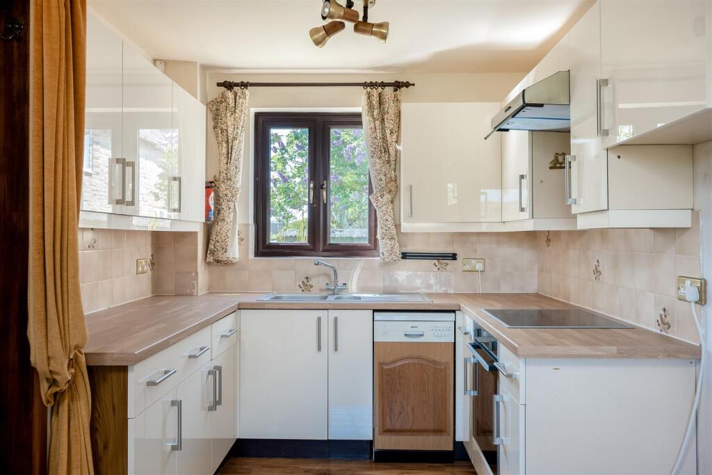 11 Rawlinson Close-5.jpg