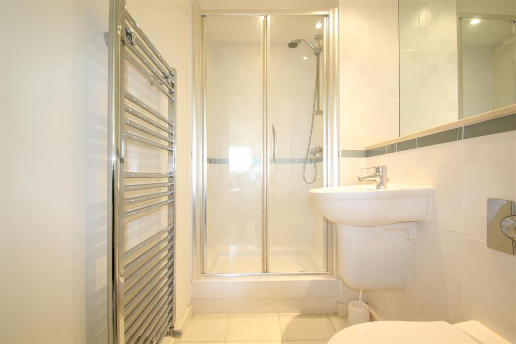 EN-SUITE SHOWER ROOM