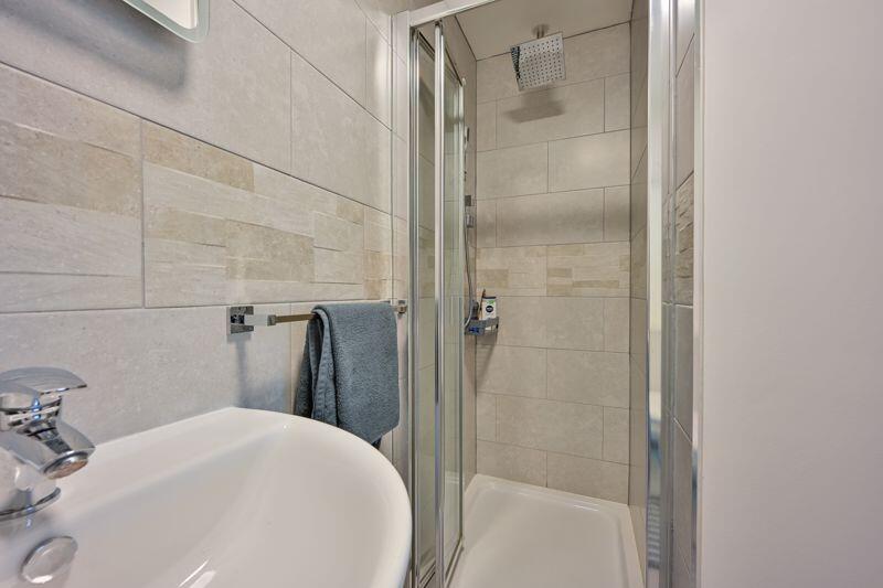 Master En-Suite - 2