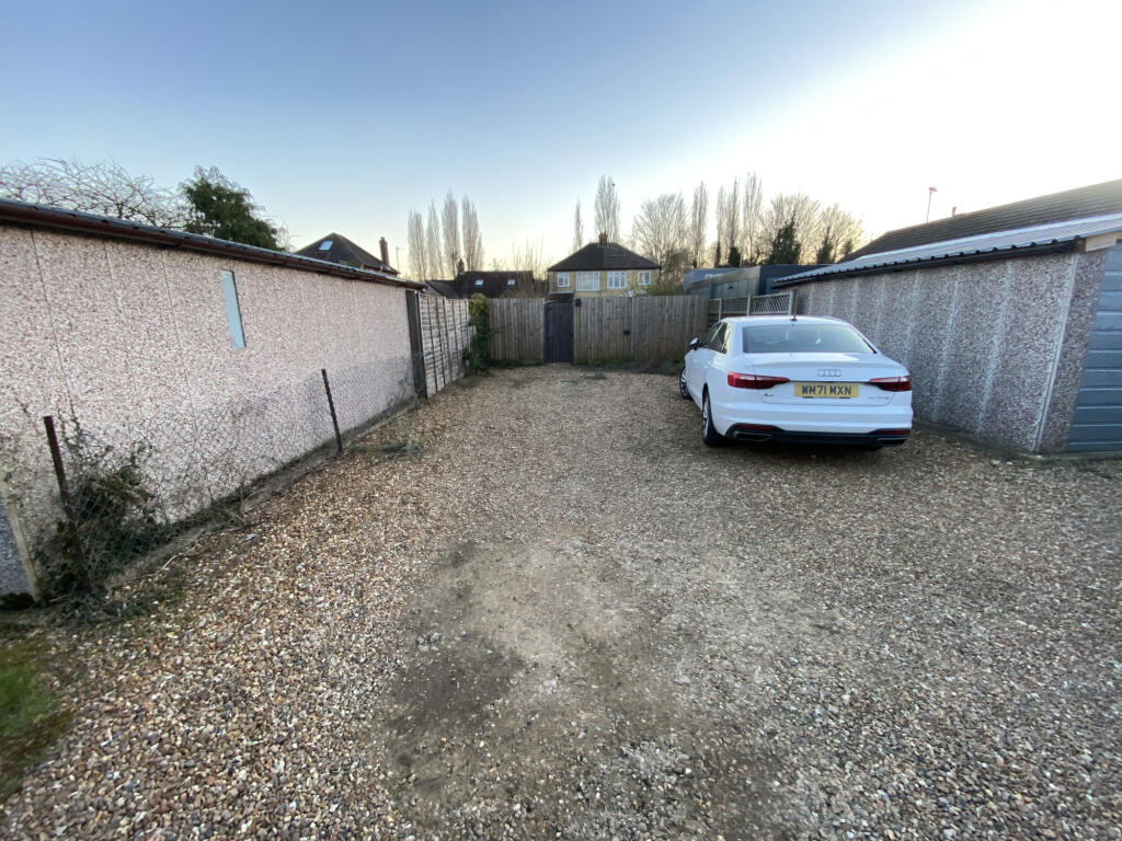 2-4 Car Driveway (with EV Charging)