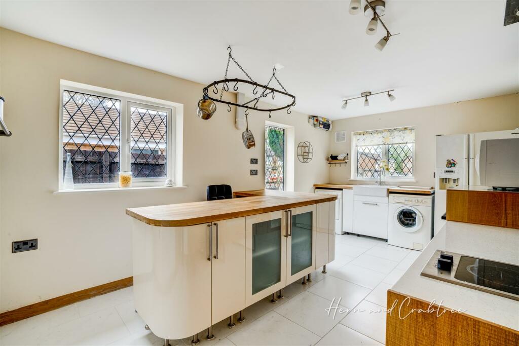 Avonridge, Thornhill, HernCrabtree (6).jpg