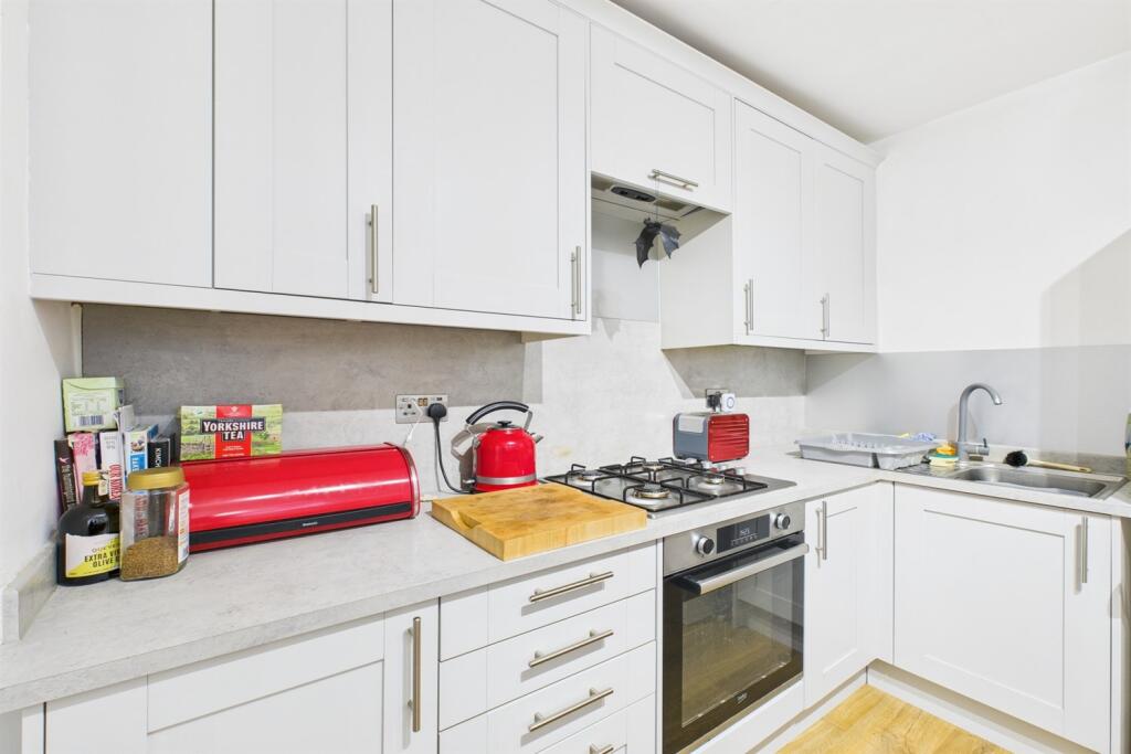 Kitchen/ Dining Area