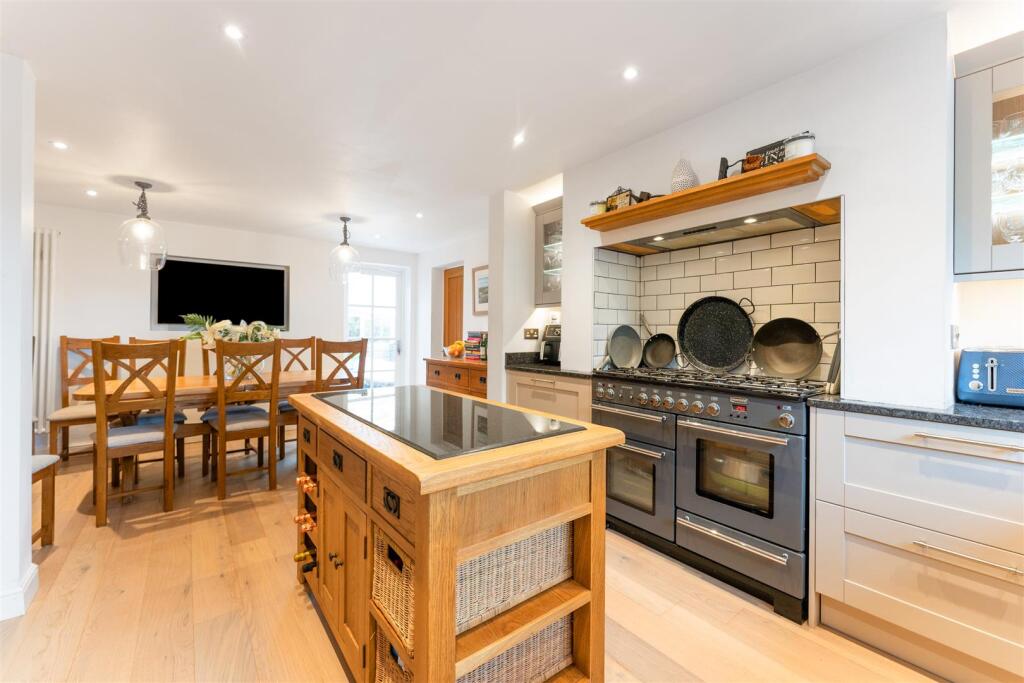 132 Earlswood Common_13.jpg