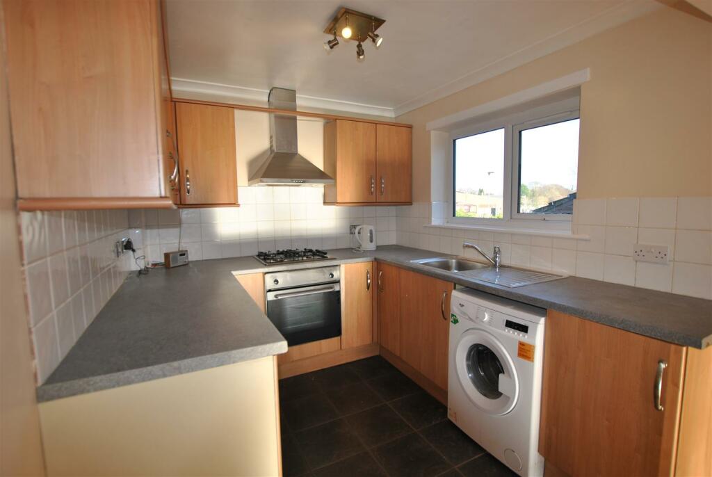 OPEN PLAN LOUNGE/KITCHEN