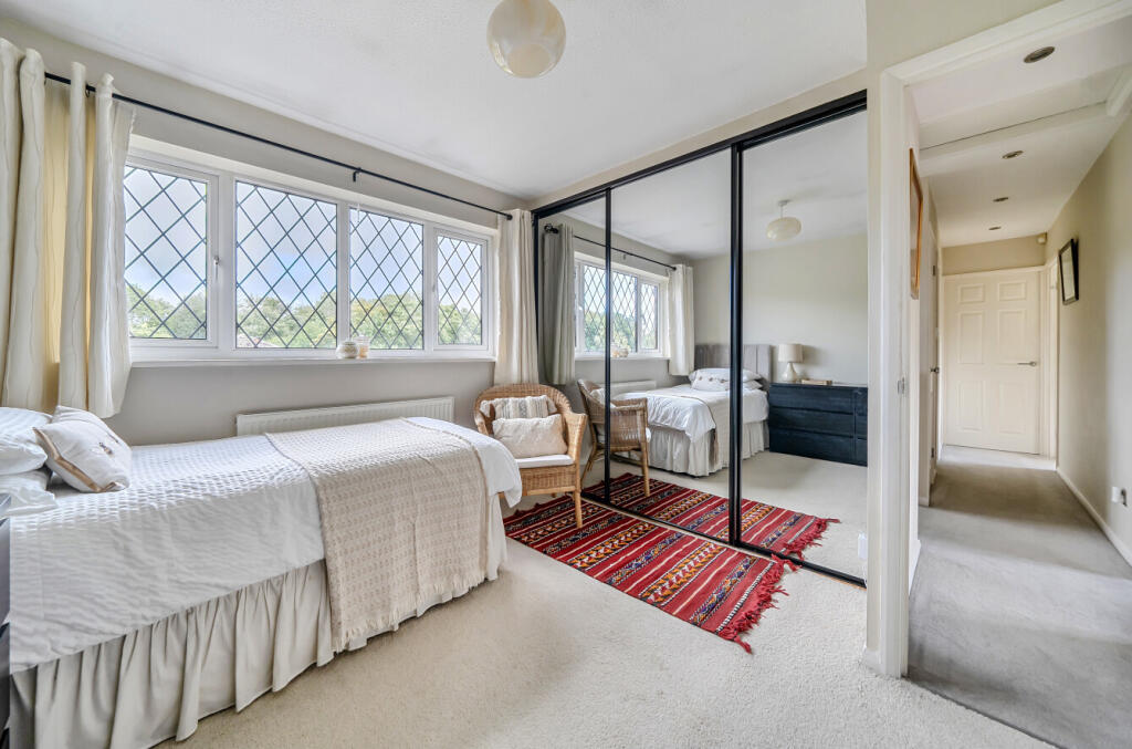 1348549-7-68b9804...