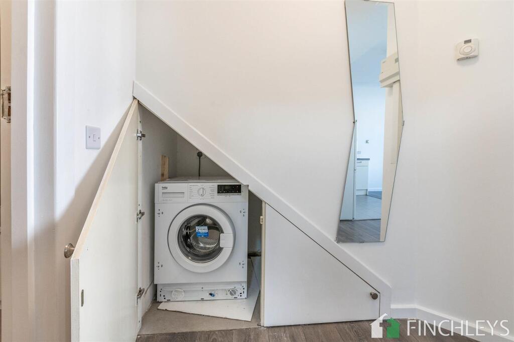 flat1216ballardslanelondonn32lx-18.jpg