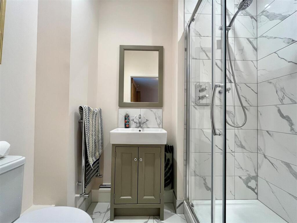 5. Ensuite.jpg