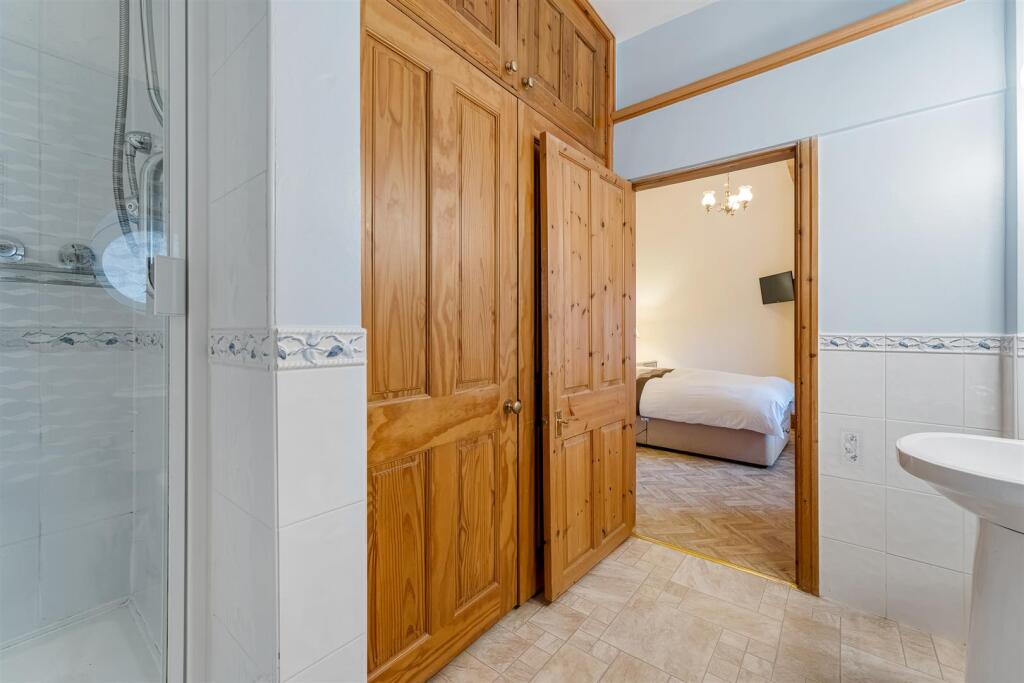 En Suite Shower Room Aspect 2