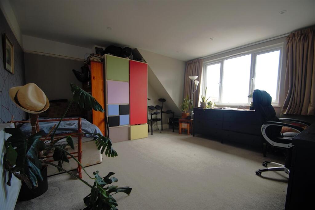 Top Floor Front Bedroom.jpg