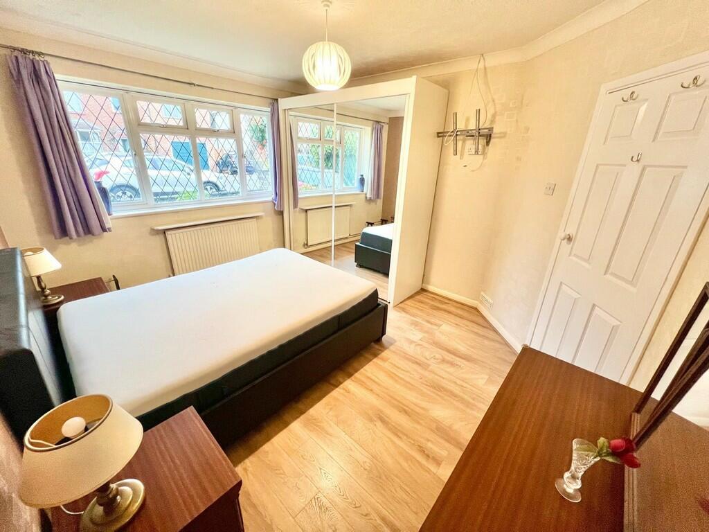 mASTER BED 30FGG