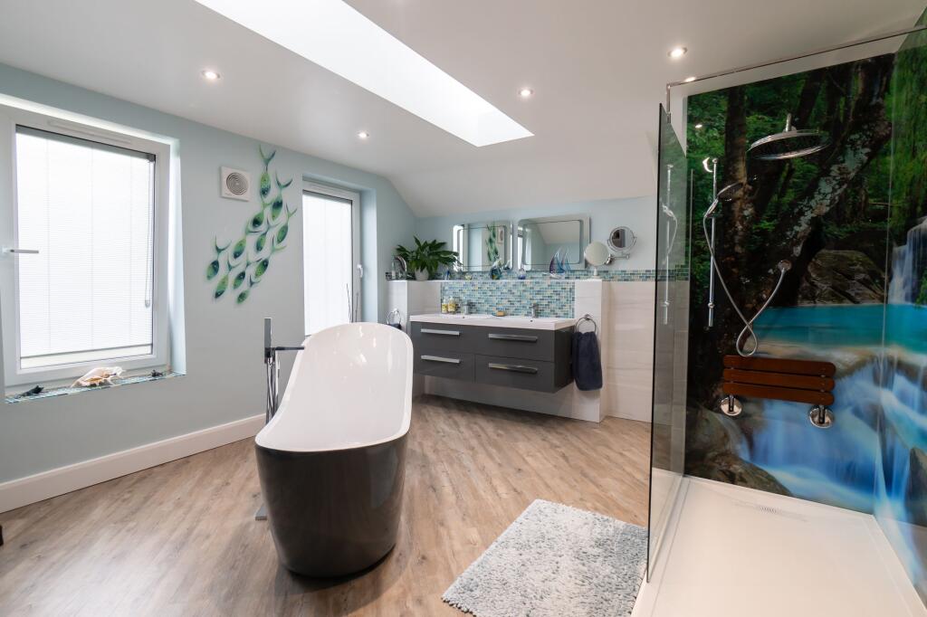 En-suite to Principal Bedroom