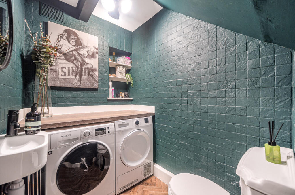 1374106-10-6903c6...