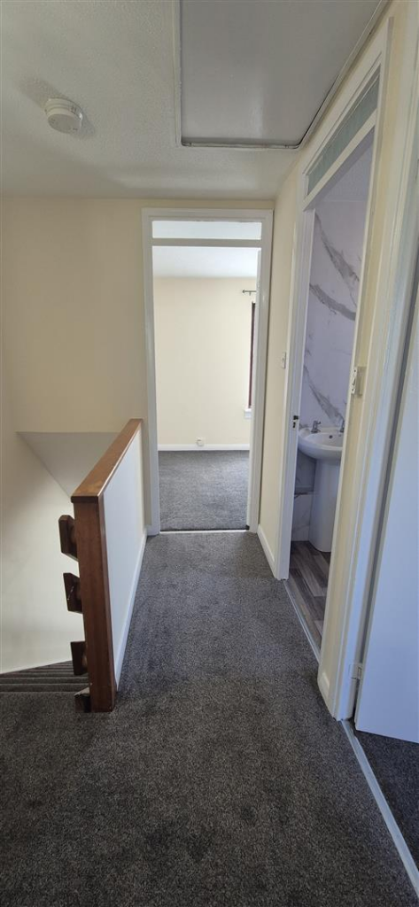 22 WoodcroftAvenue Hallway.png