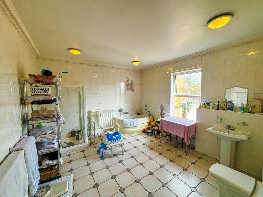 Bath/shower/w.c.