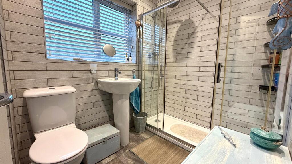TILED 3 PIECE SHOWER ROOM