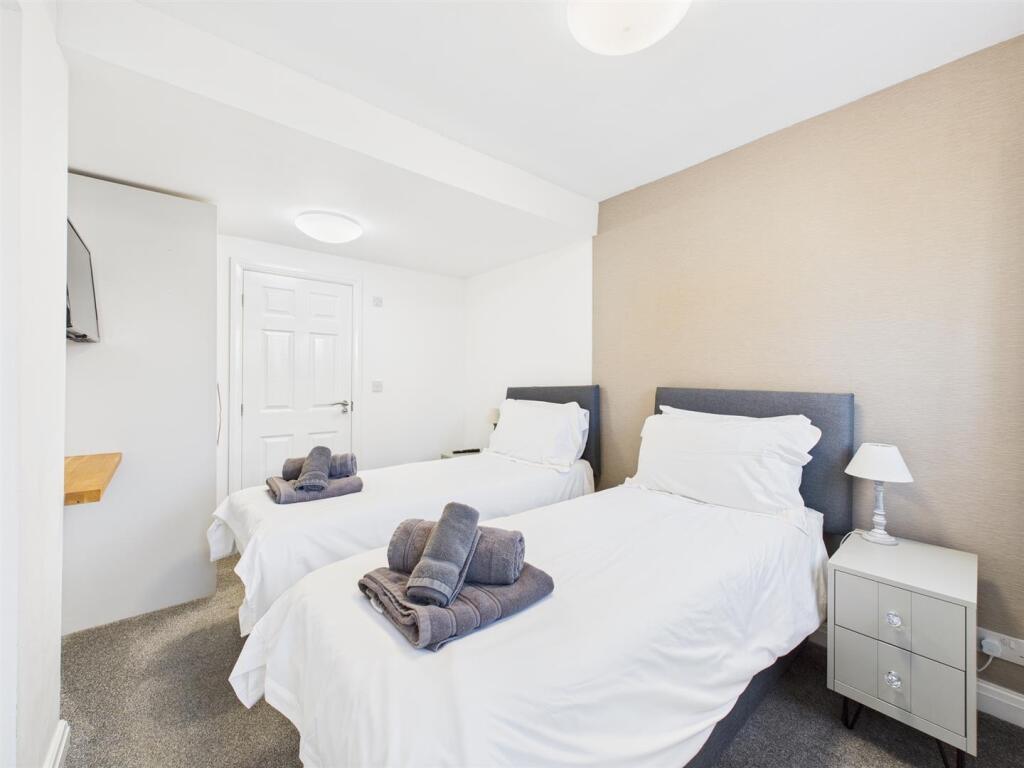 Bedroom: