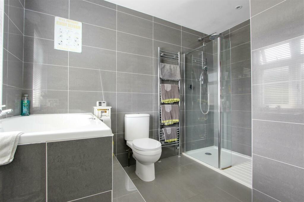 IMG_2565-IMG_2567bth 1.jpg